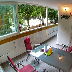 Suzana 2br With Balcony Apartman